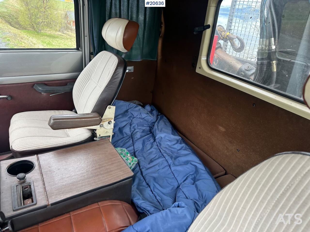 Camião de caixa aberta/ Plataforma, Caminhão grua Volvo F89 46: foto 50