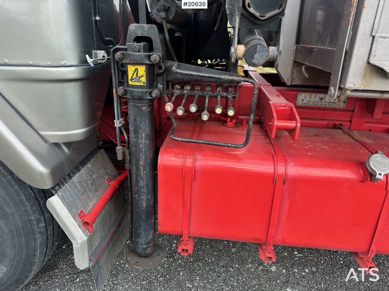 Camião de caixa aberta/ Plataforma, Caminhão grua Volvo F89 46: foto 28