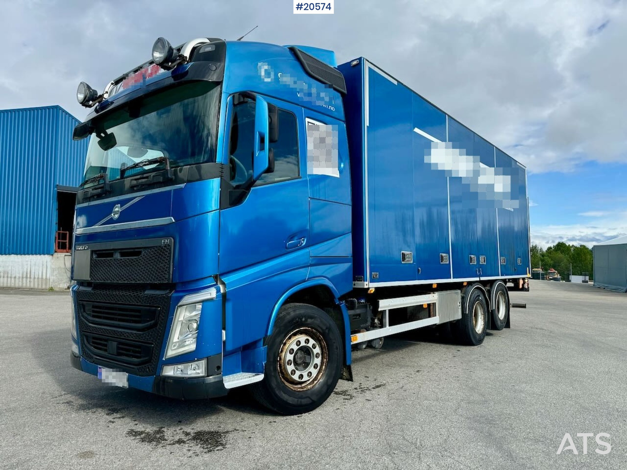 Volvo Fh540 6x2 skapbil m/ full sideåpning og lift - Caminhão furgão: foto 1 Volvo Fh540 6x2 skapbil m/ full sideåpning og lift - Caminhão furgão: foto 1
