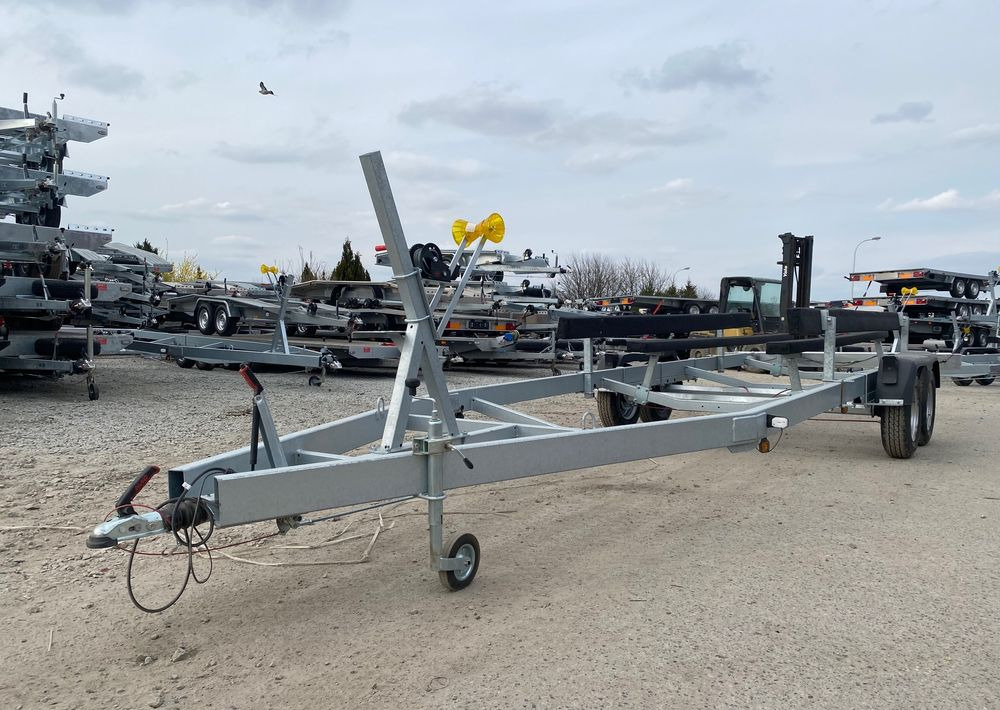 Boro PRZYCZEPA PODŁODZIOWA STYL AMERYKAŃSKI 7,80M - Reboque para barco: foto 2 Boro PRZYCZEPA PODŁODZIOWA STYL AMERYKAŃSKI 7,80M - Reboque para barco: foto 2