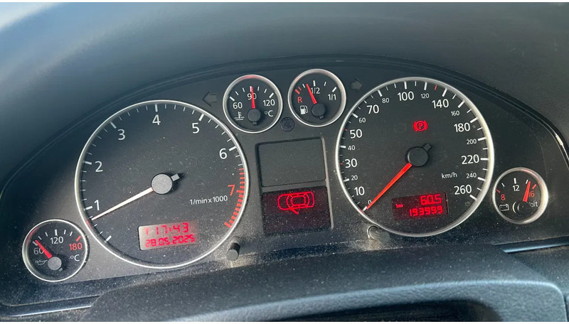 Automóvel Audi 2.4 Benzine V6: foto 7