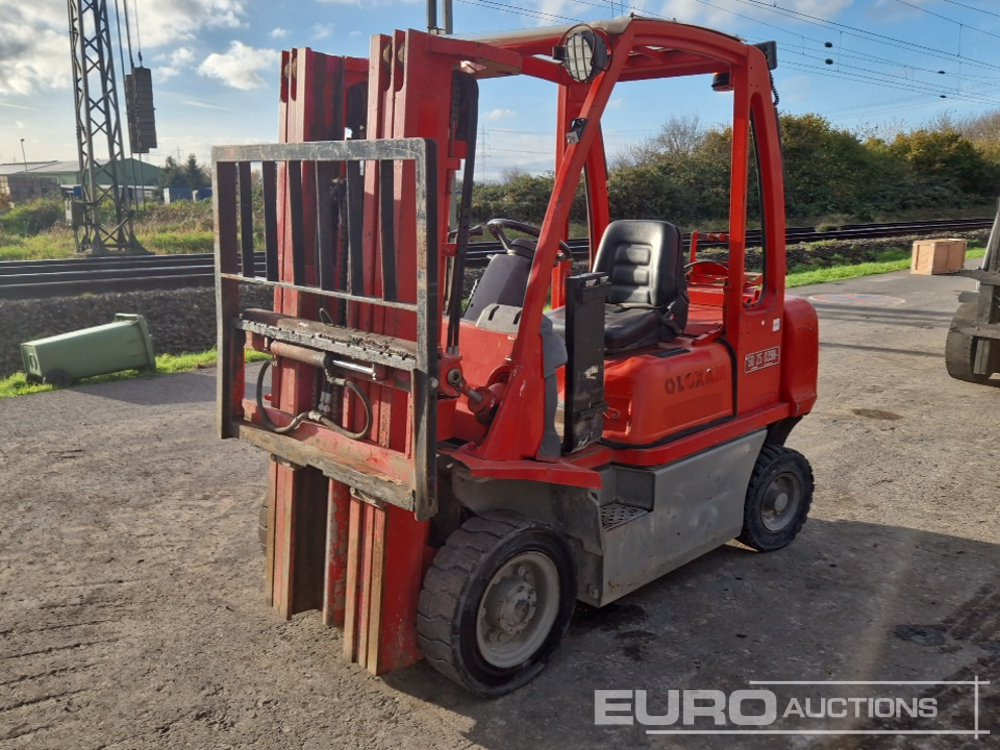 2012 Nissan U1D2A25LQ - Empilhadeira a gás: foto 1 2012 Nissan U1D2A25LQ - Empilhadeira a gás: foto 1