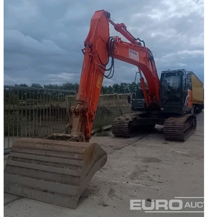 2016 Hitachi ZX210LC-5 - Escavadora de rastos: foto 1 2016 Hitachi ZX210LC-5 - Escavadora de rastos: foto 1