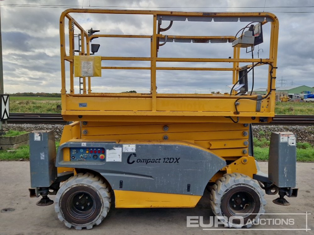 2017 Haulotte Compact 12DX - Plataforma aérea: foto 2 2017 Haulotte Compact 12DX - Plataforma aérea: foto 2