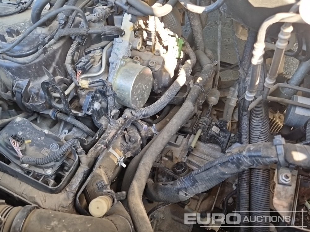 Caminhão com plataforma aérea 2019 Renault Master: foto 15