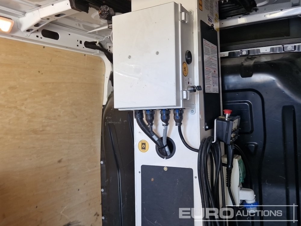 Caminhão com plataforma aérea 2019 Renault Master: foto 24