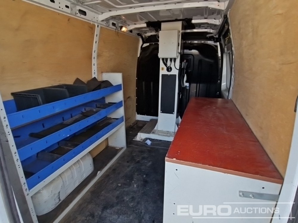 Caminhão com plataforma aérea 2019 Renault Master: foto 23