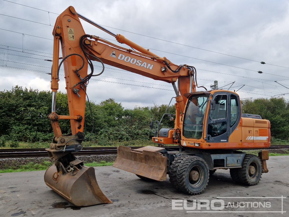 Doosan DX210W - Escavadeira de rodas: foto 1 Doosan DX210W - Escavadeira de rodas: foto 1