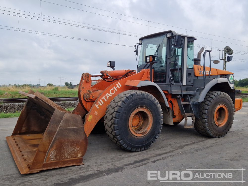 Hitachi ZW220 - Carregadeira de rodas: foto 1 Hitachi ZW220 - Carregadeira de rodas: foto 1