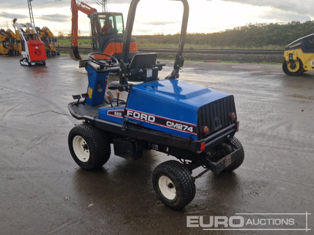 New Holland TM274 4WD Ride on Lawnmower, Roll Bar (No Cutting Deck) - Cortador de grama: foto 3 New Holland TM274 4WD Ride on Lawnmower, Roll Bar (No Cutting Deck) - Cortador de grama: foto 3