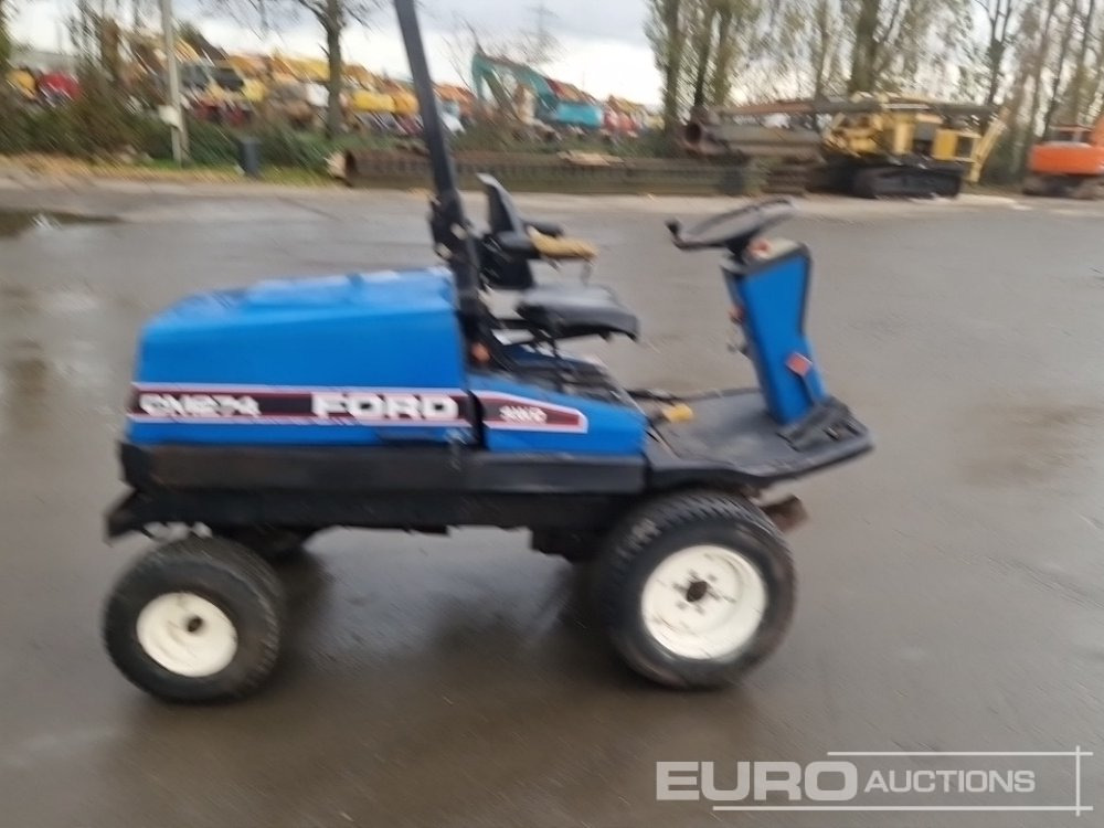 New Holland TM274 4WD Ride on Lawnmower, Roll Bar (No Cutting Deck) - Cortador de grama: foto 5 New Holland TM274 4WD Ride on Lawnmower, Roll Bar (No Cutting Deck) - Cortador de grama: foto 5