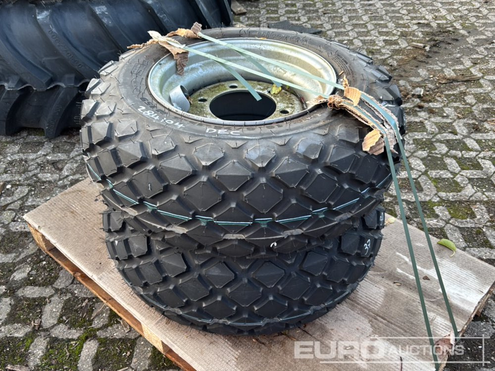 Unused Cultor 10.0/75-15.3 Tyre & Rim (2 of) - Pneu: foto 1 Unused Cultor 10.0/75-15.3 Tyre & Rim (2 of) - Pneu: foto 1