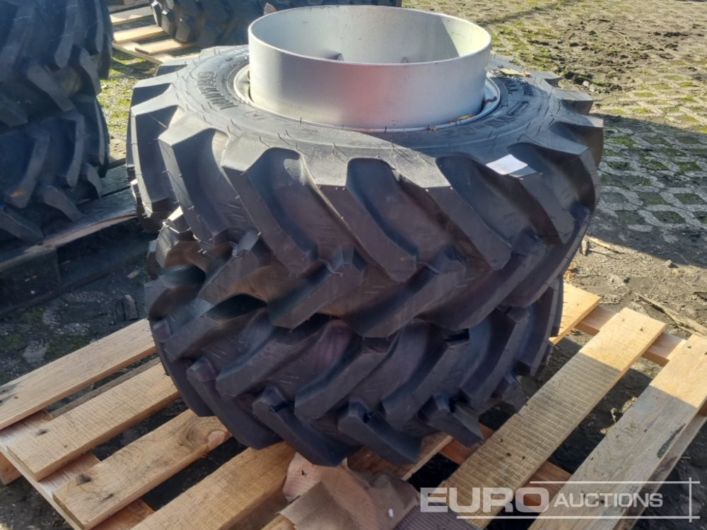 Unused Mitas 10.0/75-15.3 Tyre & Rim (2 of) - Pneu: foto 2 Unused Mitas 10.0/75-15.3 Tyre & Rim (2 of) - Pneu: foto 2