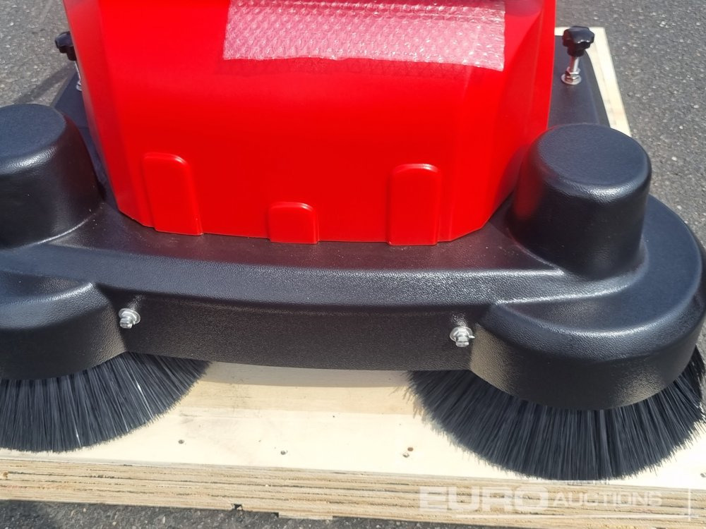 Unused Walk Behind Sweeper - Varredora industrial: foto 5 Unused Walk Behind Sweeper - Varredora industrial: foto 5