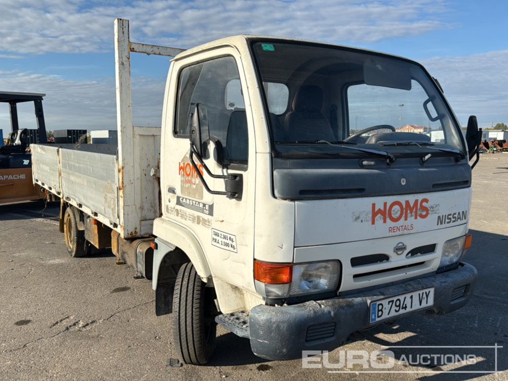 Camião de caixa aberta/ Plataforma 1999 Nissan Cabstar: foto 7 Camião de caixa aberta/ Plataforma 1999 Nissan Cabstar: foto 7