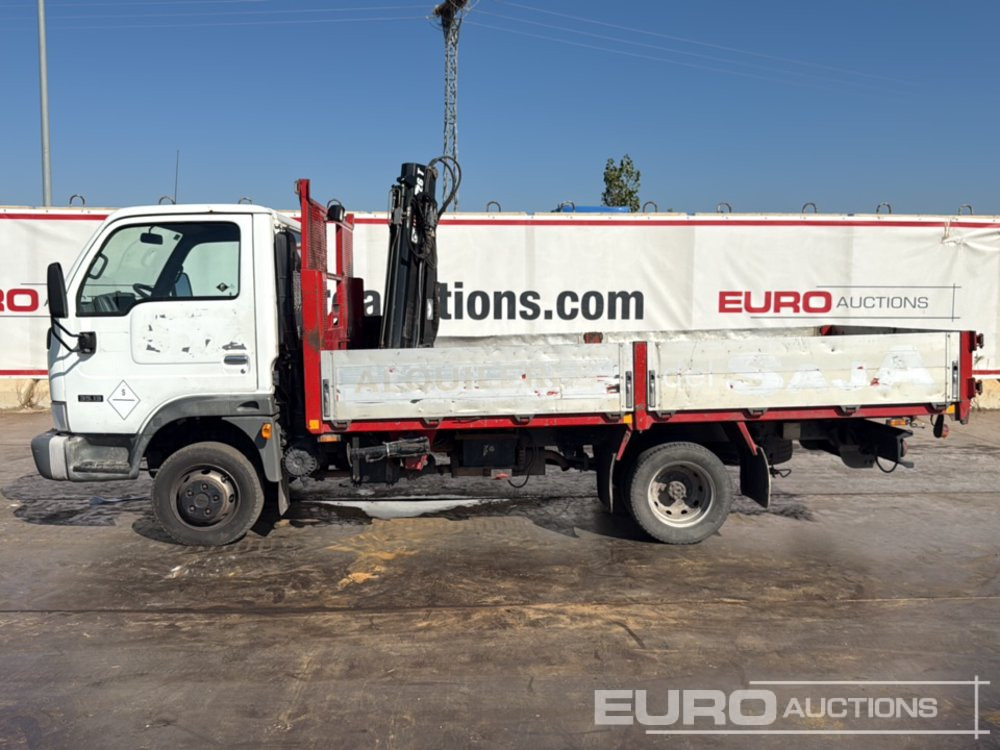 2004 Nissan Cabstar - Camião de caixa aberta/ Plataforma: foto 2 2004 Nissan Cabstar - Camião de caixa aberta/ Plataforma: foto 2