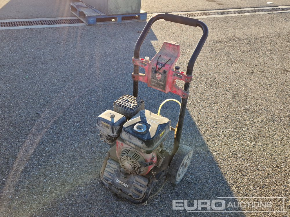 Ducati Gasoline Lawn Mower - Equipamento de construção: foto 1 Ducati Gasoline Lawn Mower - Equipamento de construção: foto 1