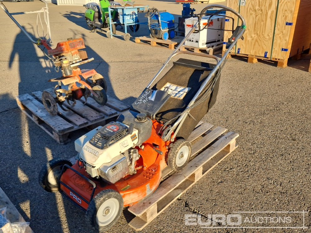 Kubota Gasoline Lawn Mower - Equipamento de construção: foto 1 Kubota Gasoline Lawn Mower - Equipamento de construção: foto 1