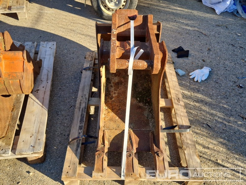 Pallet of Digging Buckets (3 of) - Equipamento de construção: foto 4 Pallet of Digging Buckets (3 of) - Equipamento de construção: foto 4