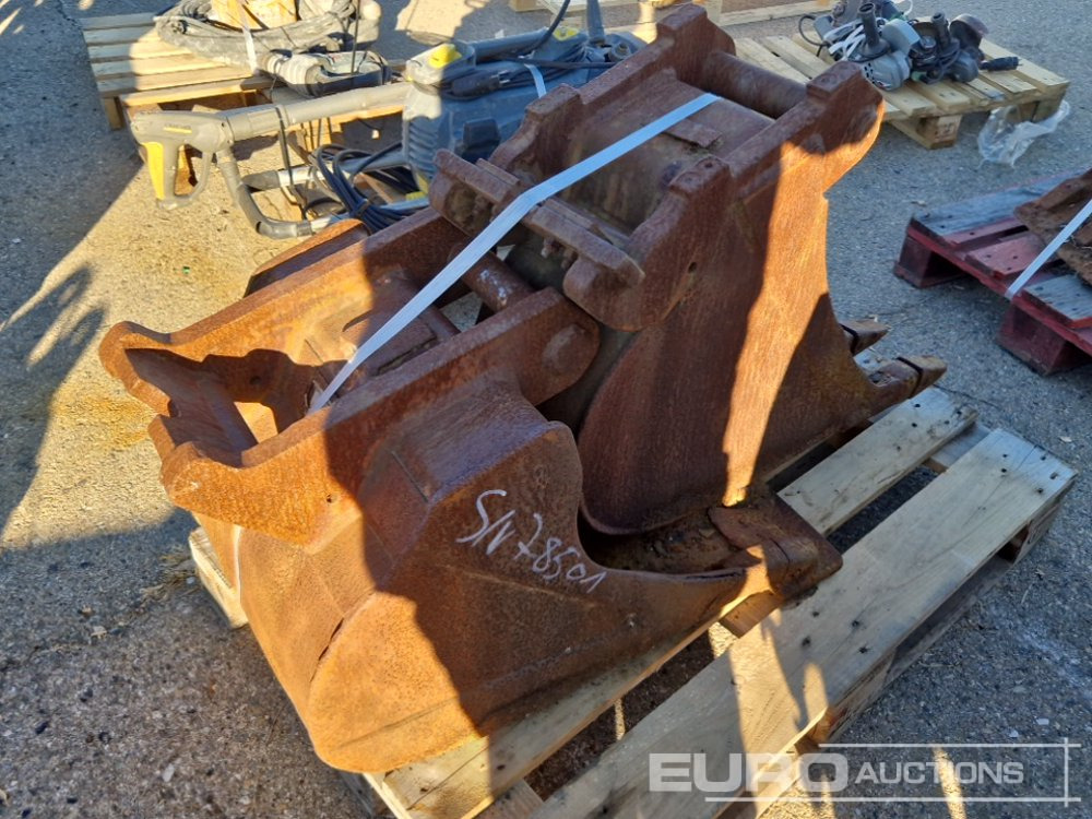 Pallet of Digging Buckets (3 of) - Equipamento de construção: foto 1 Pallet of Digging Buckets (3 of) - Equipamento de construção: foto 1