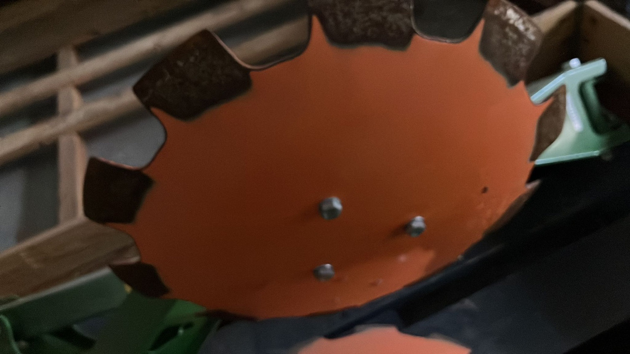 Amazone Fahrgassenmarkierung Cataya - Maquina para lavrar a terra: foto 3 Amazone Fahrgassenmarkierung Cataya - Maquina para lavrar a terra: foto 3