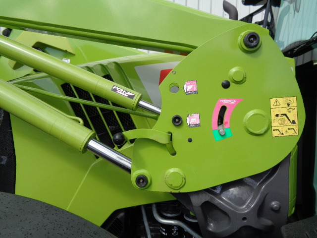 Locação de Claas Arion 430 Claas Arion 430: foto 8