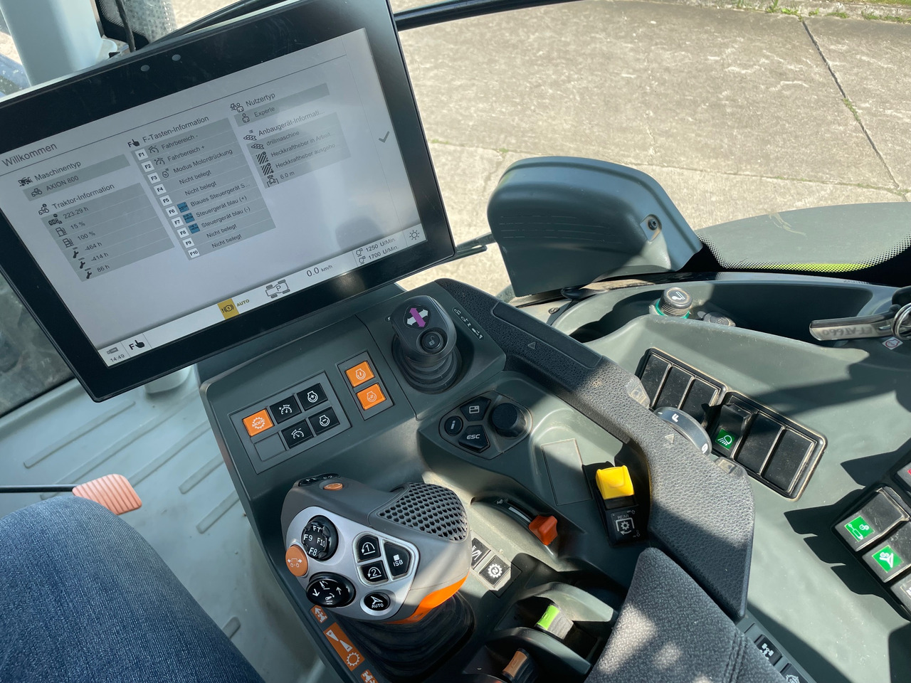 Claas Axion 870 CMATIC - Trator: foto 3 Claas Axion 870 CMATIC - Trator: foto 3