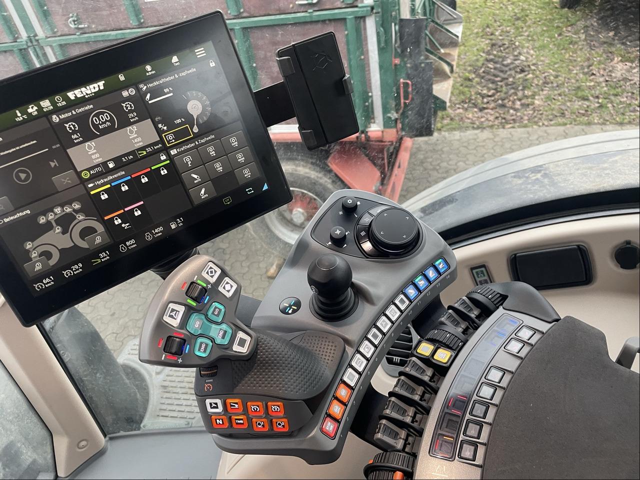 Fendt 728 Vario Gen7 Profi Setting1 - Trator: foto 2 Fendt 728 Vario Gen7 Profi Setting1 - Trator: foto 2