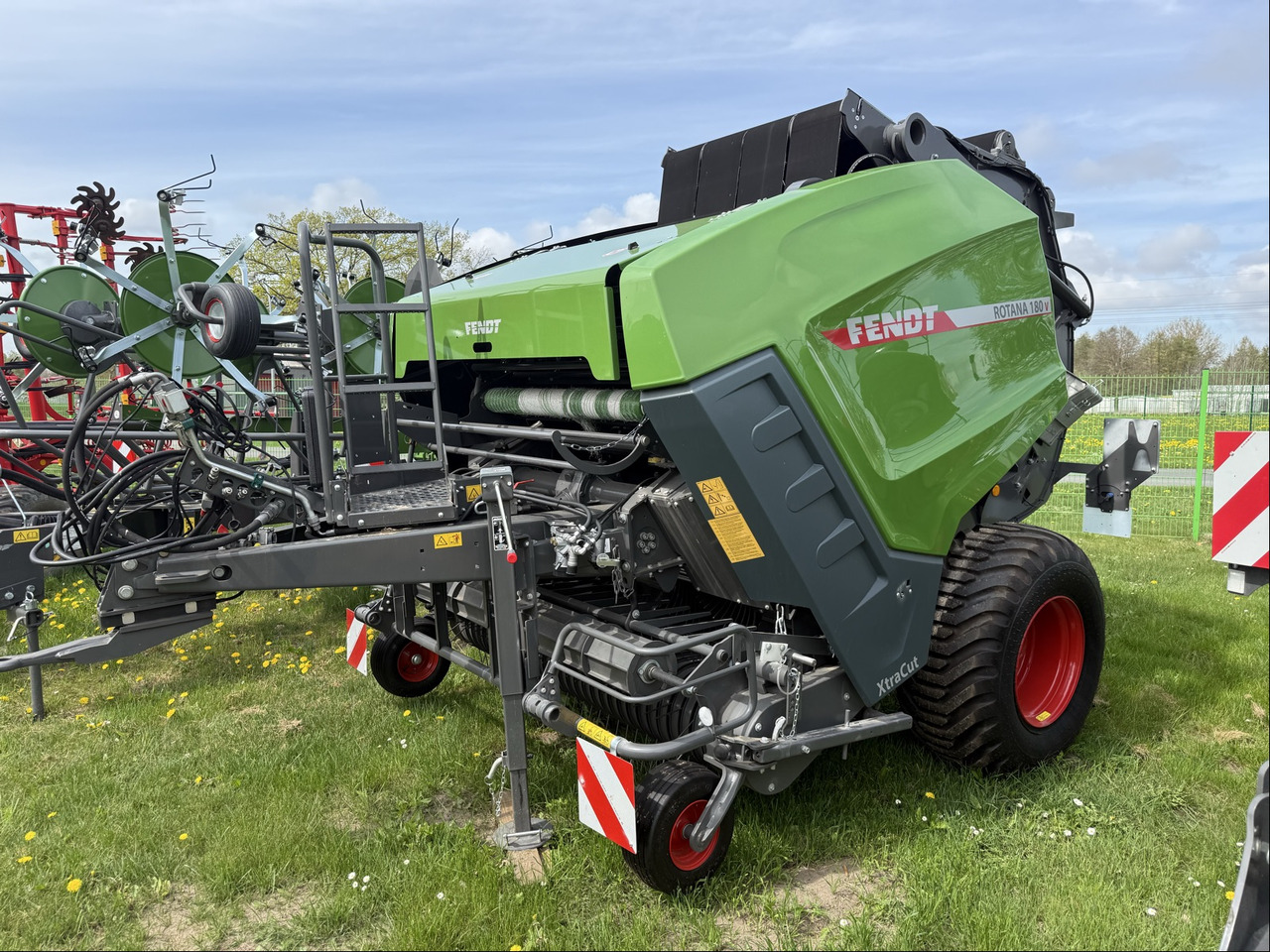 Fendt Rotana 180 V Xtra 25-Messer - Máquina para produção de feno: foto 1 Fendt Rotana 180 V Xtra 25-Messer - Máquina para produção de feno: foto 1