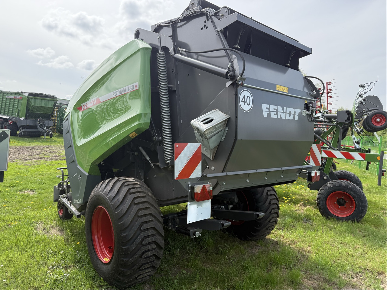 Fendt Rotana 180 V Xtra 25-Messer - Máquina para produção de feno: foto 3 Fendt Rotana 180 V Xtra 25-Messer - Máquina para produção de feno: foto 3
