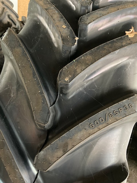 Grasdorf Bridgestone 600/65R38 - Jantes e pneus: foto 4 Grasdorf Bridgestone 600/65R38 - Jantes e pneus: foto 4