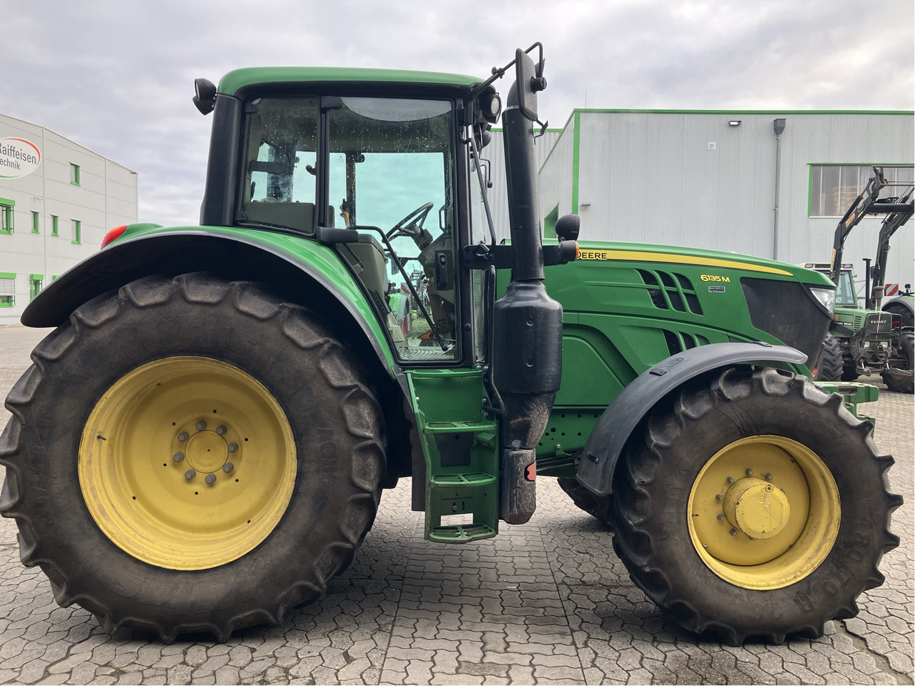 Trator John Deere 6135 M: foto 8