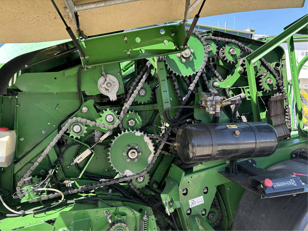 John Deere Presswickelkombination C441R - Máquina para produção de feno: foto 5 John Deere Presswickelkombination C441R - Máquina para produção de feno: foto 5