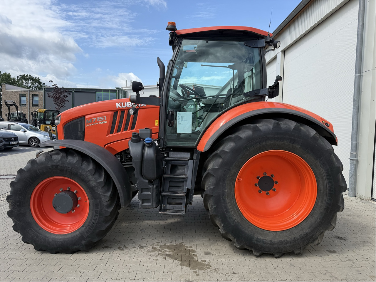 Kubota M 7151 KVT - Trator: foto 5 Kubota M 7151 KVT - Trator: foto 5