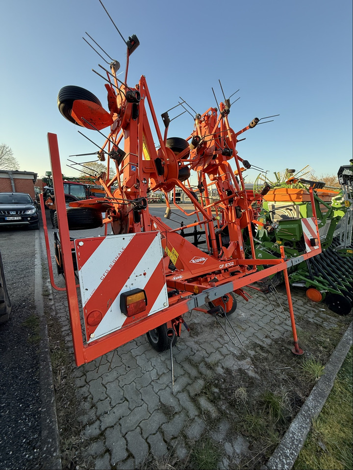 Kuhn Heuwender GF 8702 - Ancinho enleirador: foto 4 Kuhn Heuwender GF 8702 - Ancinho enleirador: foto 4
