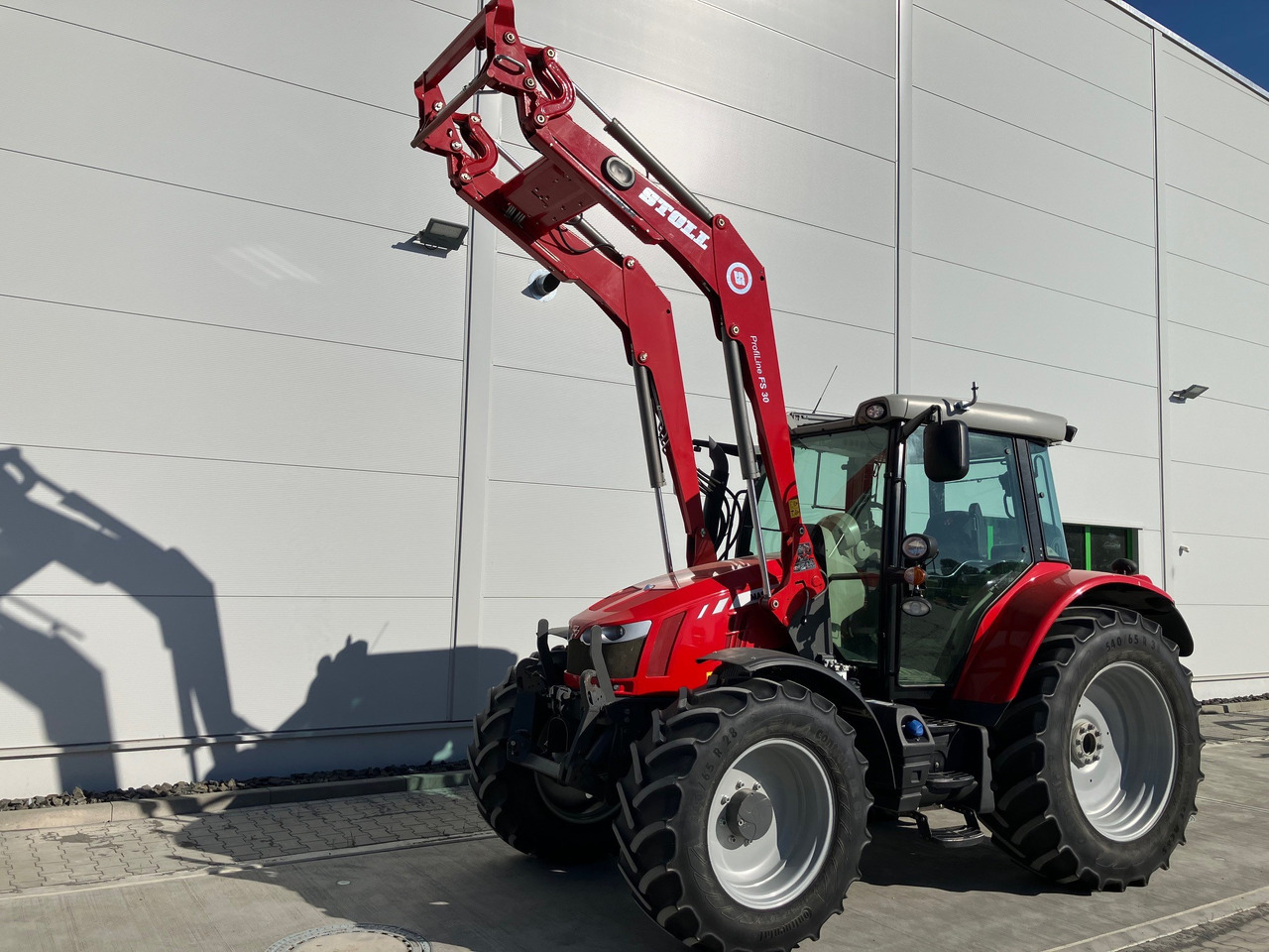 Massey Ferguson 5613 Dyna 6 - Trator: foto 4 Massey Ferguson 5613 Dyna 6 - Trator: foto 4