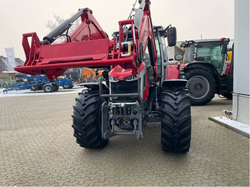 Massey Ferguson 6S.135 Dyna-VT EFFICIENT - Trator: foto 4 Massey Ferguson 6S.135 Dyna-VT EFFICIENT - Trator: foto 4
