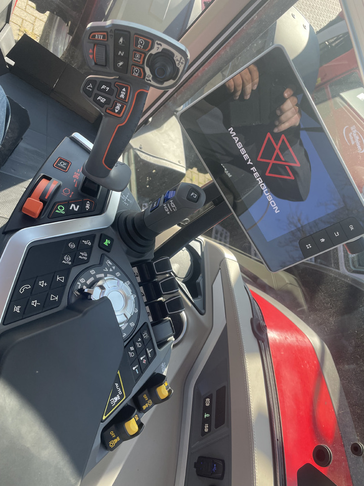 Massey Ferguson 8S.245 Dyna-VT EXCLUSIVE - Trator: foto 2 Massey Ferguson 8S.245 Dyna-VT EXCLUSIVE - Trator: foto 2