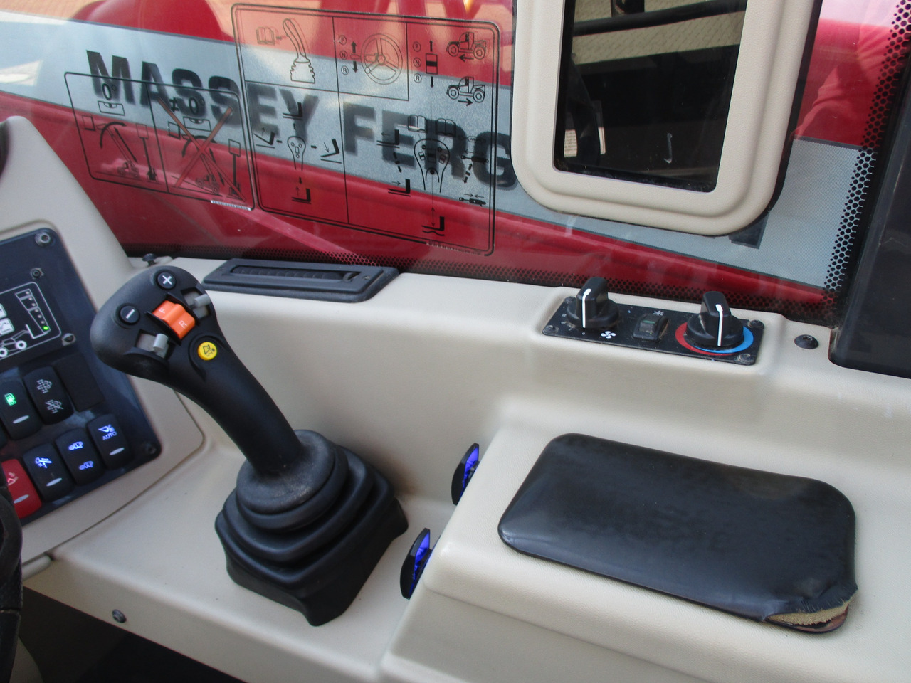 Massey Ferguson TH 7038 T4f - Carregadeira: foto 5 Massey Ferguson TH 7038 T4f - Carregadeira: foto 5