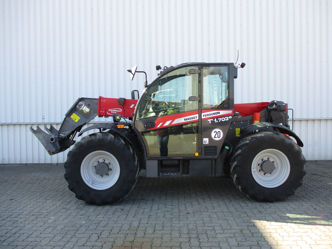Massey Ferguson TH 7038 T4f - Carregadeira: foto 1 Massey Ferguson TH 7038 T4f - Carregadeira: foto 1