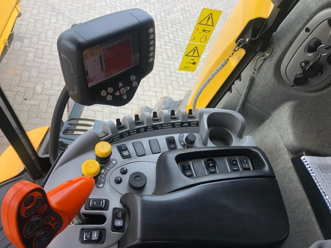 New Holland CX 8090 - Ceifeira debulhadora: foto 5 New Holland CX 8090 - Ceifeira debulhadora: foto 5