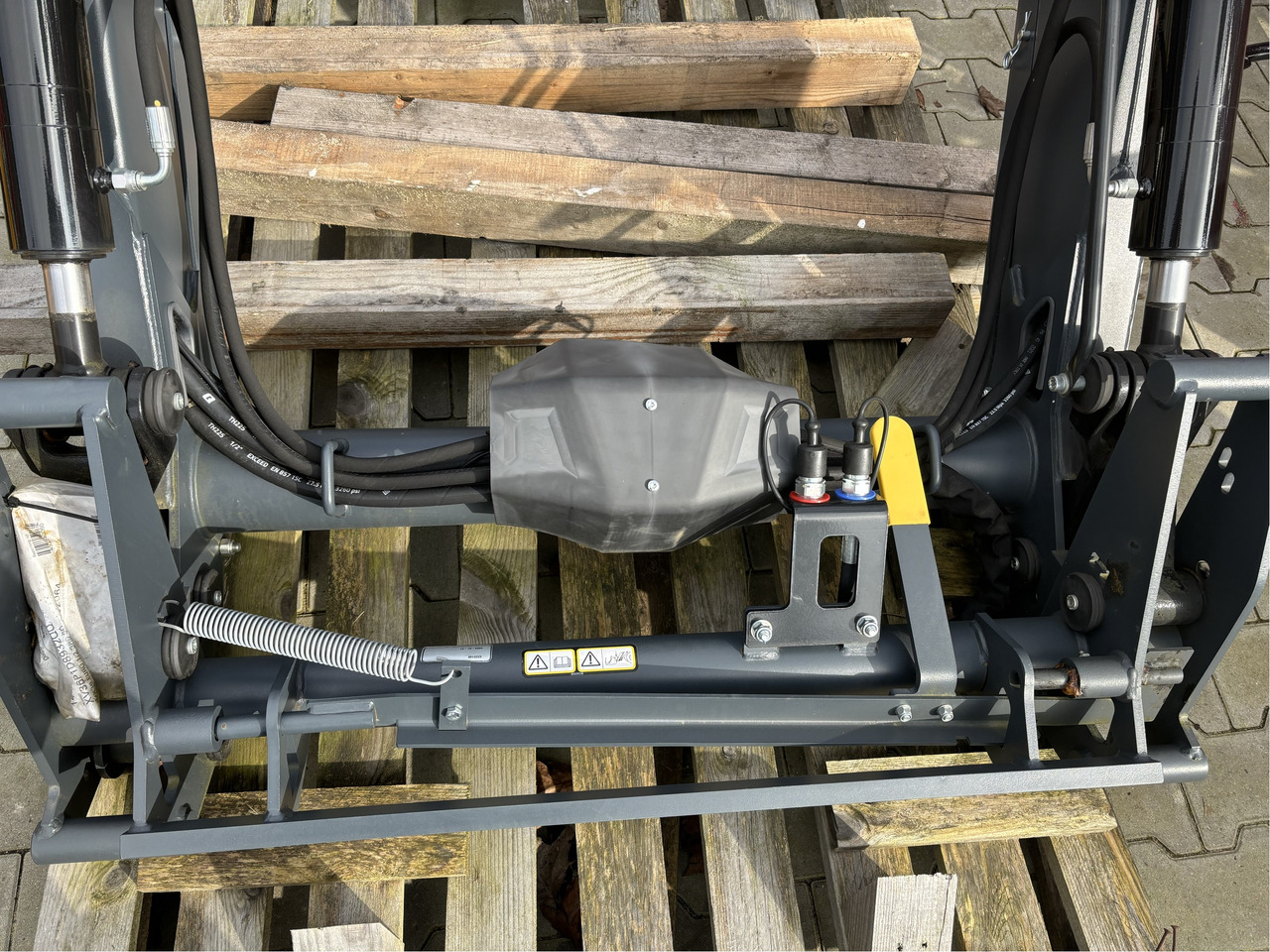 Valtra Frontlader X36DM - Carregador frontal para o trator: foto 2 Valtra Frontlader X36DM - Carregador frontal para o trator: foto 2