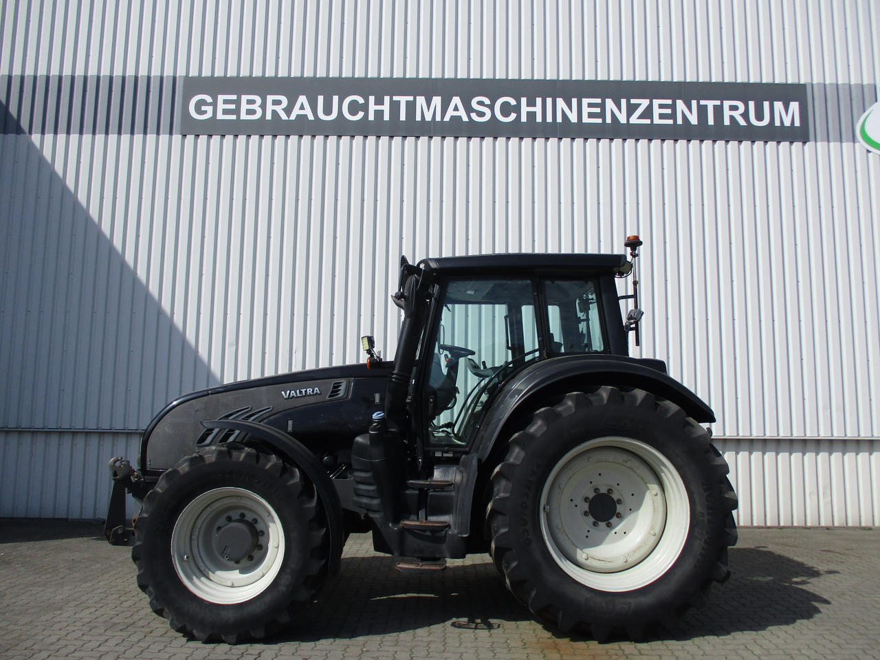 Valtra T 213 - Trator: foto 1 Valtra T 213 - Trator: foto 1