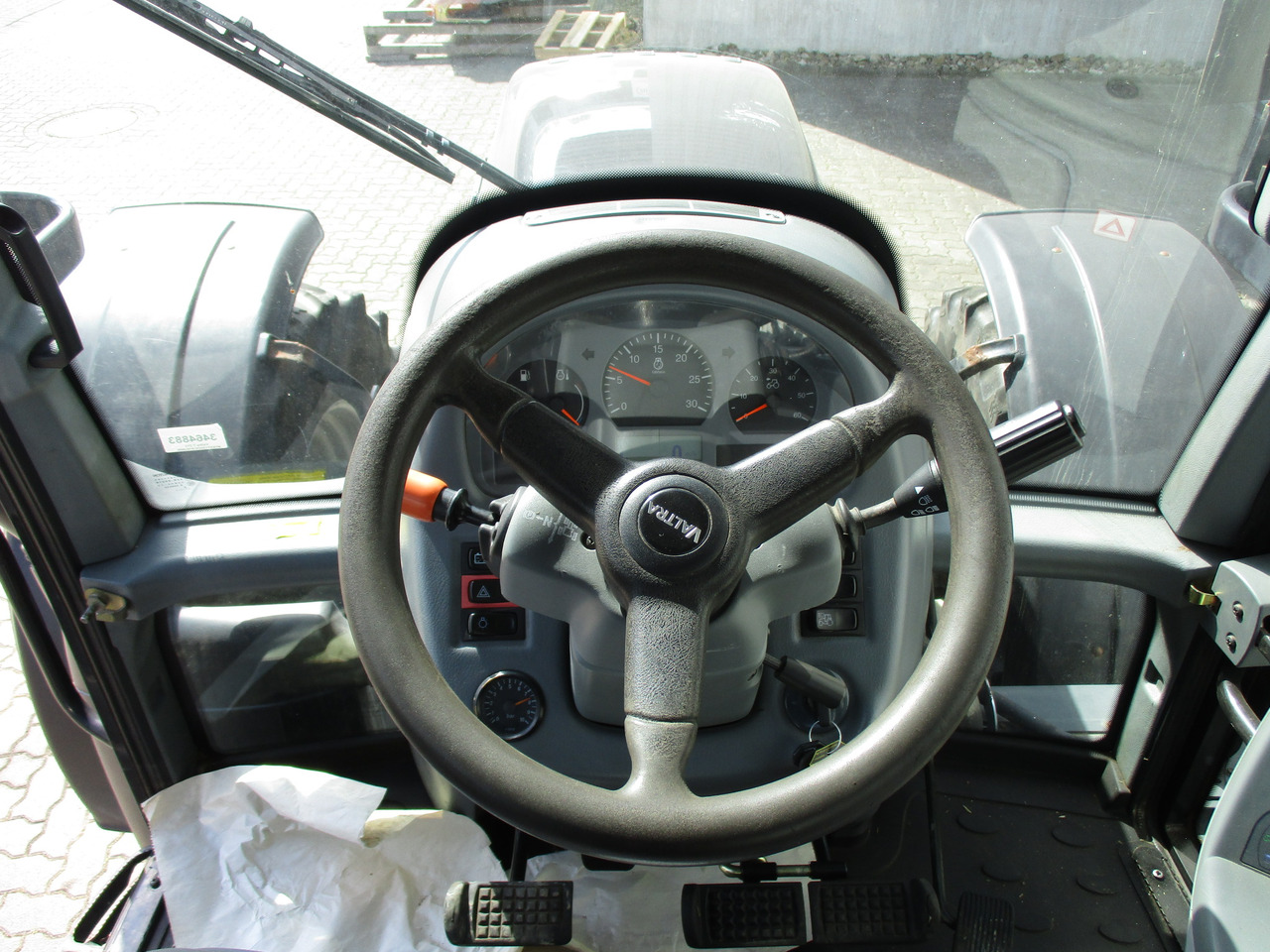 Valtra T 213 - Trator: foto 3 Valtra T 213 - Trator: foto 3