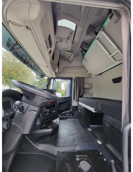 Cabine e interior de Caminhão Iveco S-WAY: foto 17