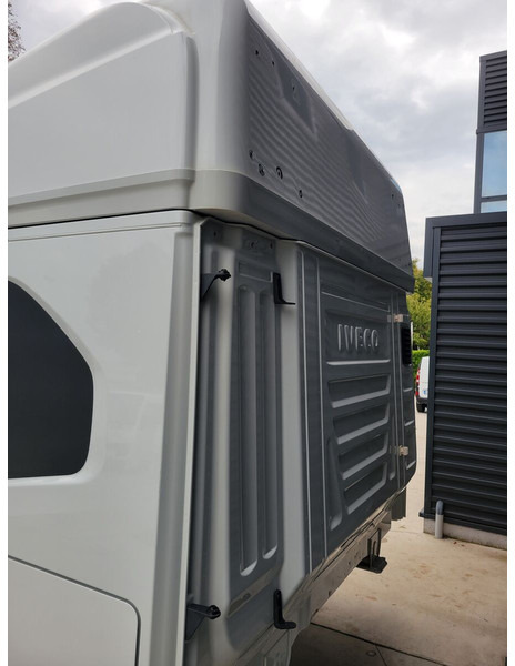 Cabine e interior de Caminhão Iveco S-WAY: foto 14