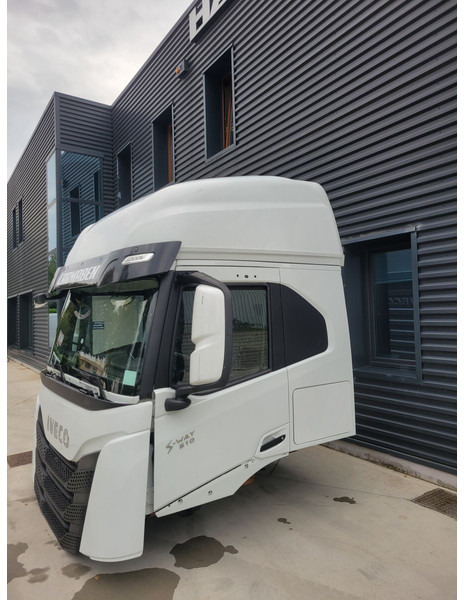 Cabine e interior de Caminhão Iveco S-WAY: foto 13