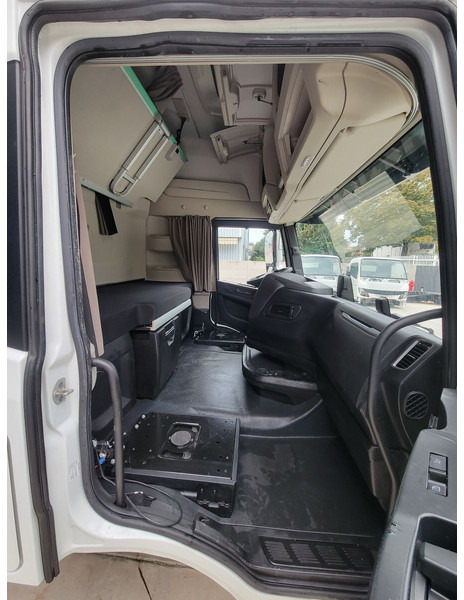 Cabine e interior de Caminhão Iveco S-WAY: foto 19