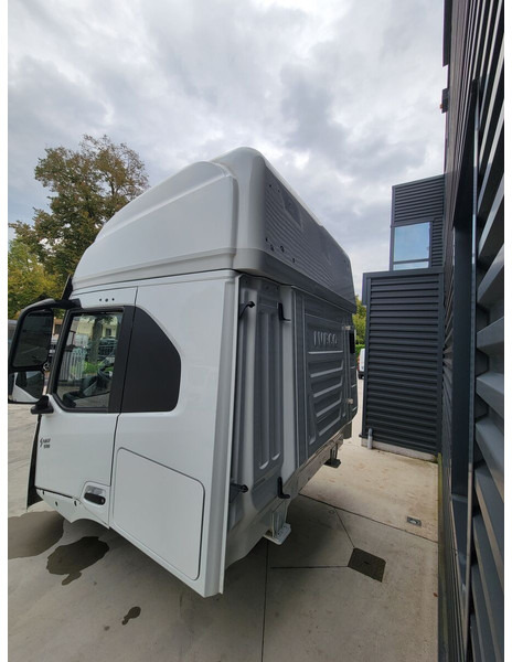 Cabine e interior de Caminhão Iveco S-WAY: foto 15