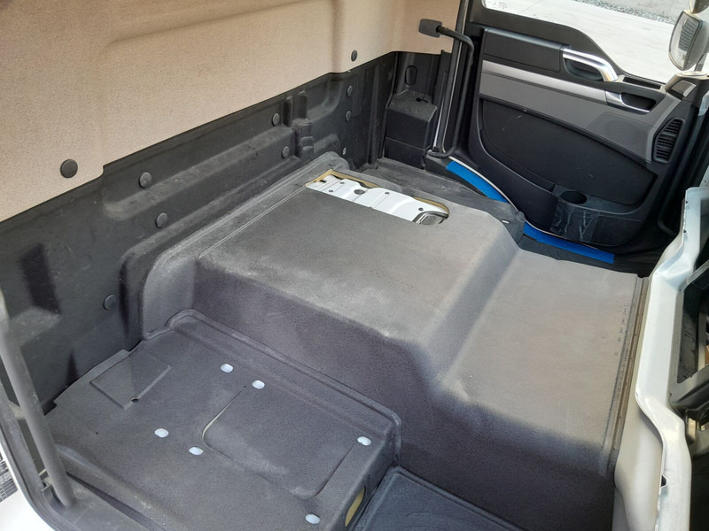Cabine e interior de Caminhão MAN TGM - TGL Euro 6: foto 10